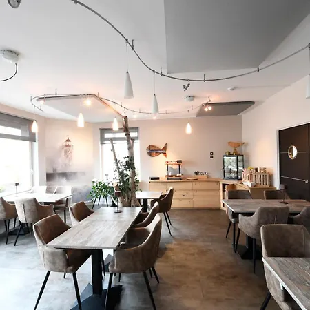 Отель Cit'hotel La Julia Агон-Кутенвиль