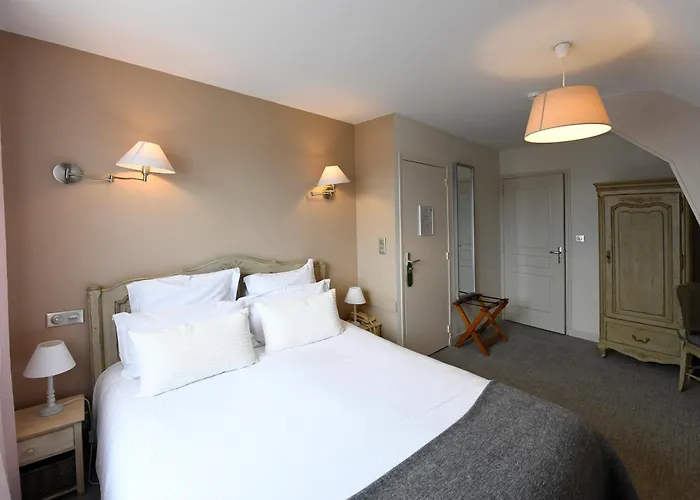 Отель Cit'hotel La Julia 3*