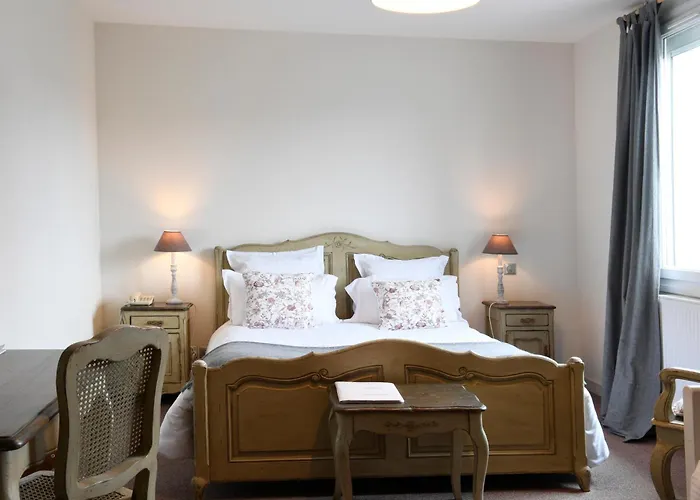 Отель Cit'hotel La Julia Агон-Кутенвиль