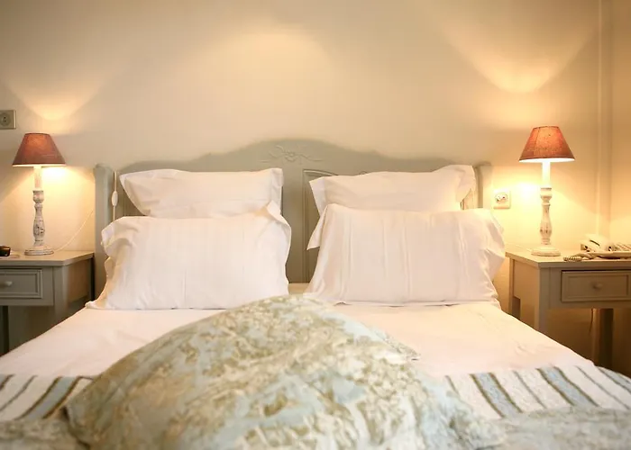 Отель Cit'hotel La Julia 3*