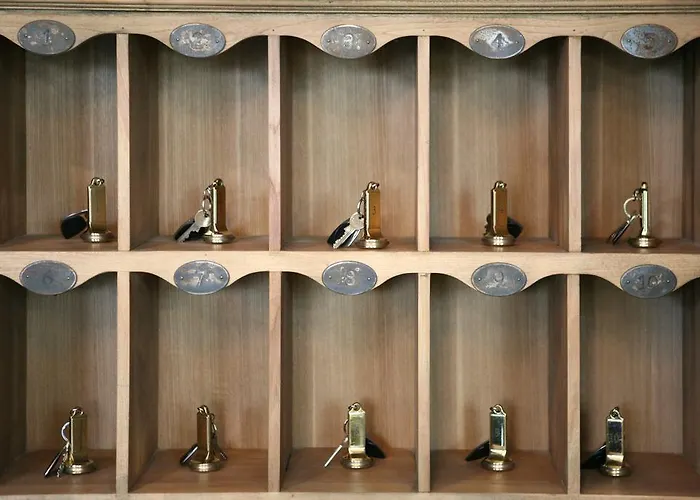 Cit'hotel La Julia Отель Агон-Кутенвиль