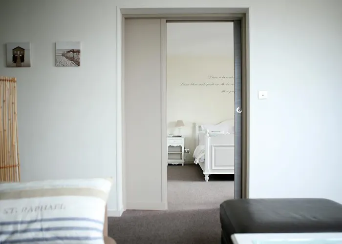 Отель Cit'hotel La Julia 3*