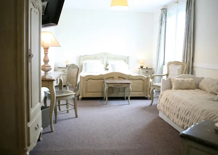 Отель Cit'hotel La Julia 3*